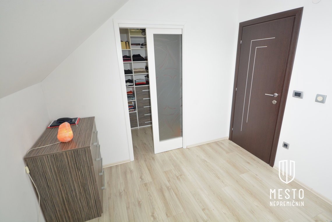 Spacious family duplex in Gradišče – tranquility, views and premium fittings – 22