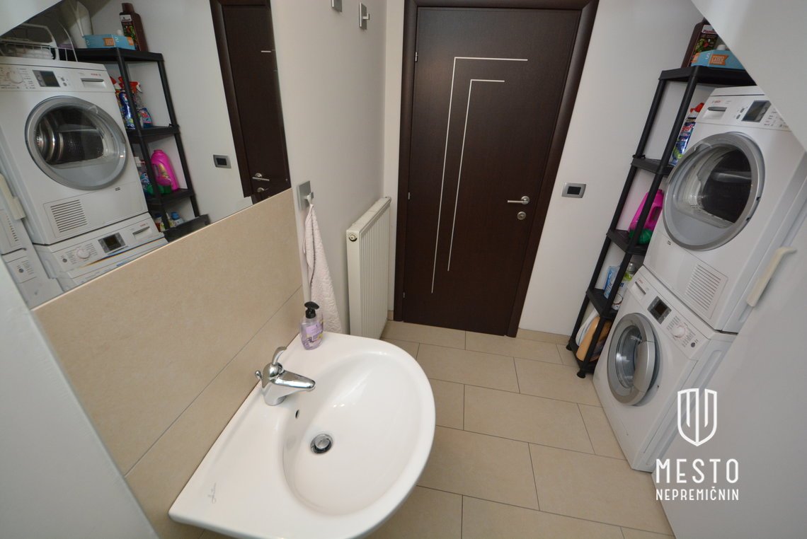 Spacious family duplex in Gradišče – tranquility, views and premium fittings – 26