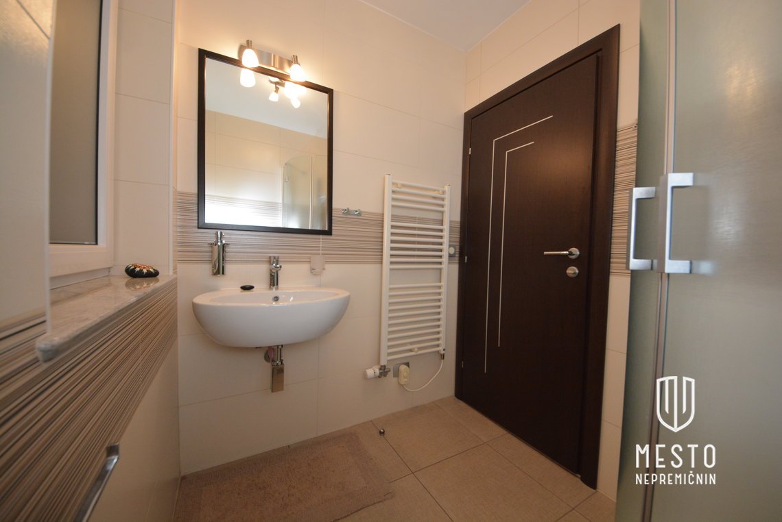 Spacious family duplex in Gradišče – tranquility, views and premium fittings – 27
