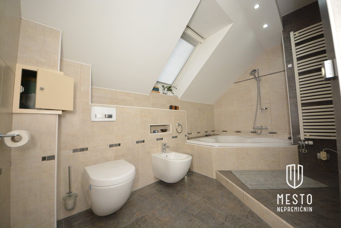 Spacious family duplex in Gradišče – tranquility, views and premium fittings – 28