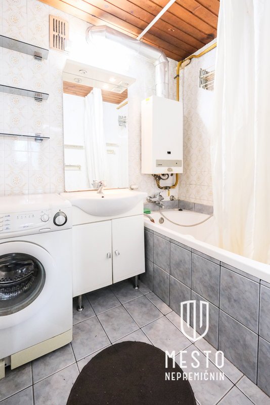 Spacious three-room apartment in Šiška – 5