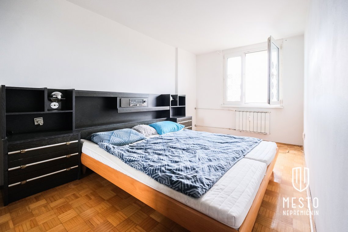 Spacious three-room apartment in Šiška – 7