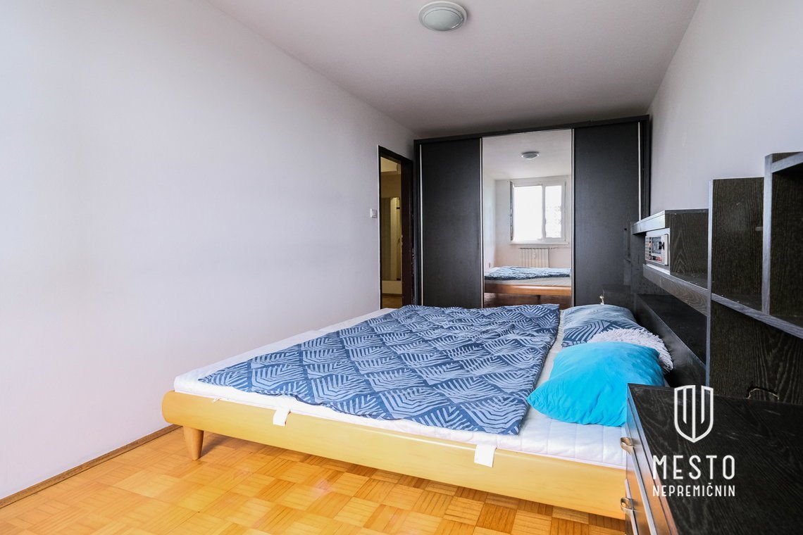 Spacious three-room apartment in Šiška – 8