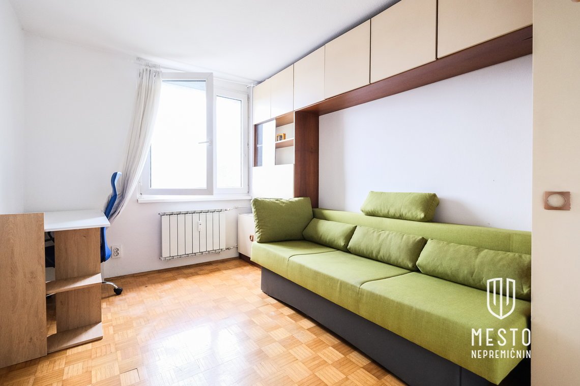 Spacious three-room apartment in Šiška – 9