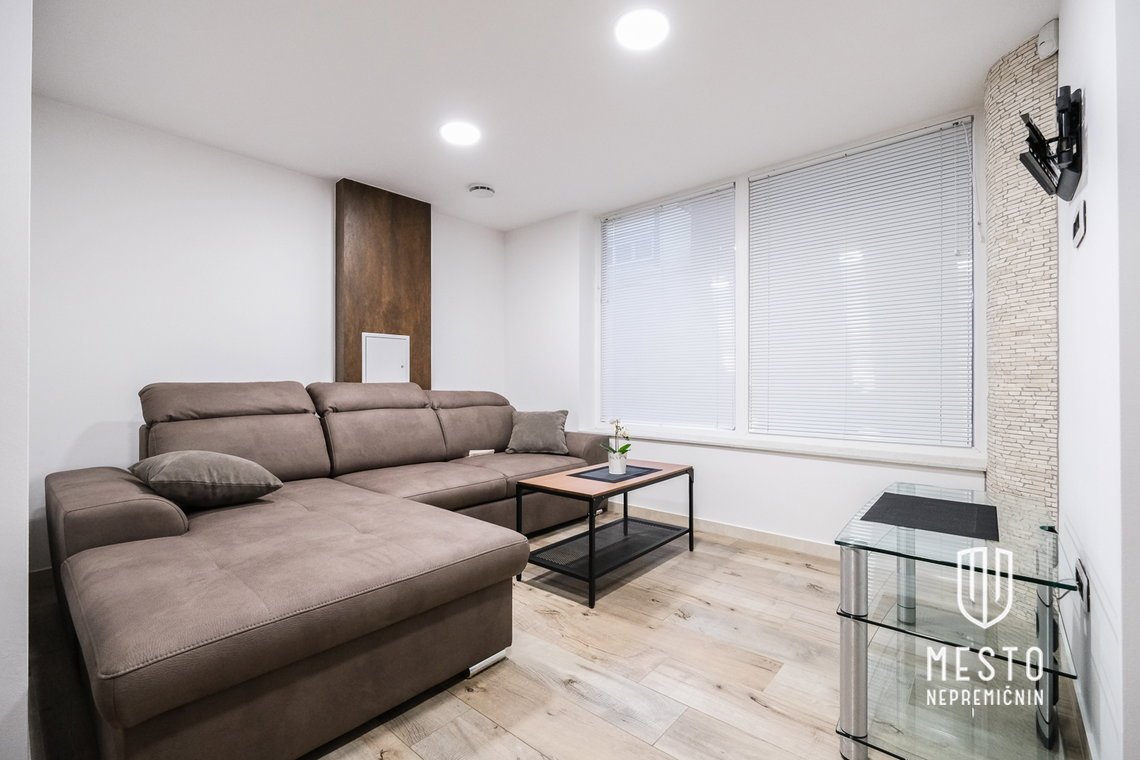 Commercial space in the center of Domžale – fully renovated and furnished – 4