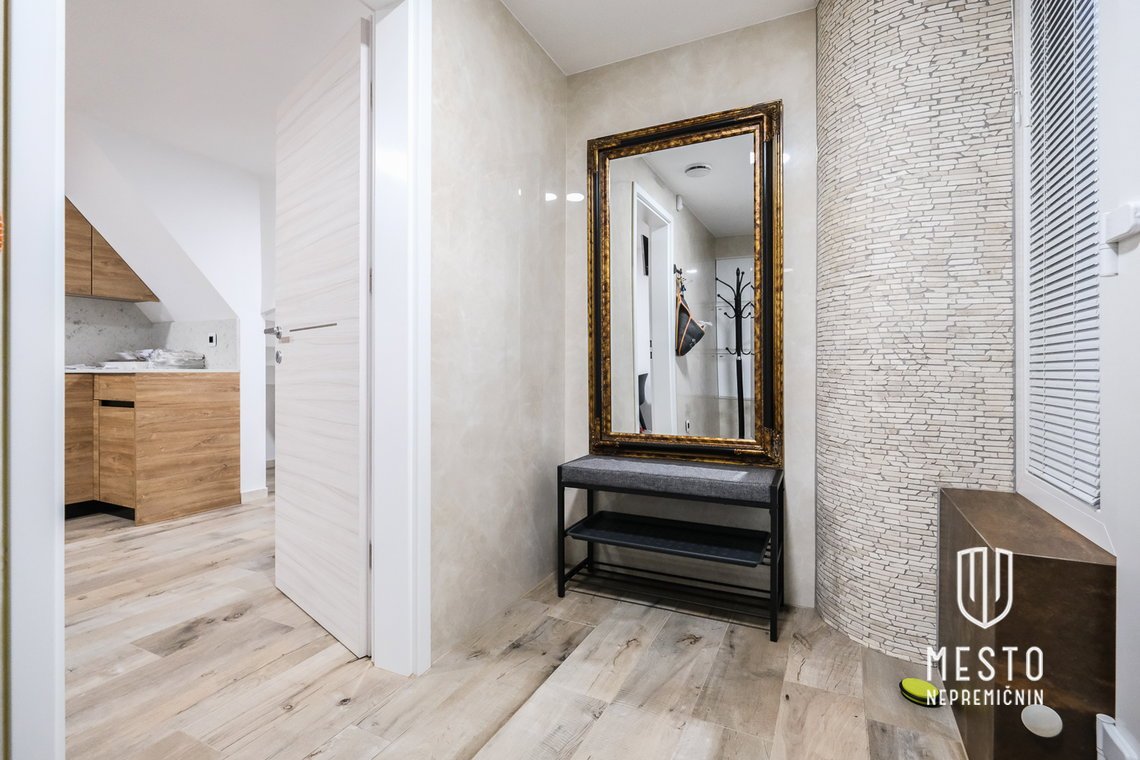 Commercial space in the center of Domžale – fully renovated and furnished – 7