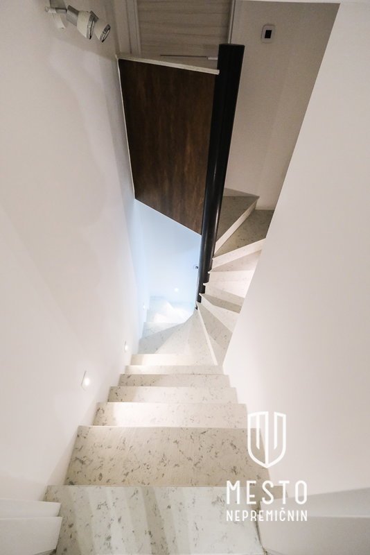 Commercial space in the center of Domžale – fully renovated and furnished – 9