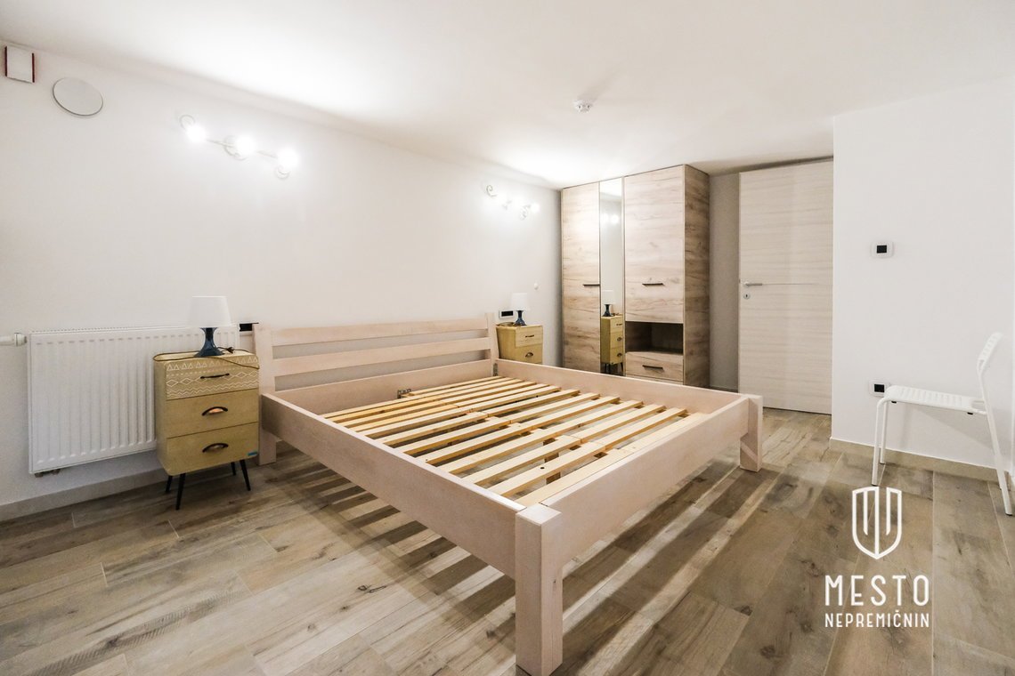 Commercial space in the center of Domžale – fully renovated and furnished – 10