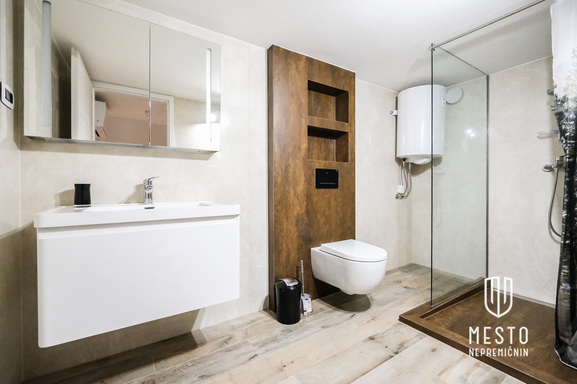 Commercial space in the center of Domžale – fully renovated and furnished – 12