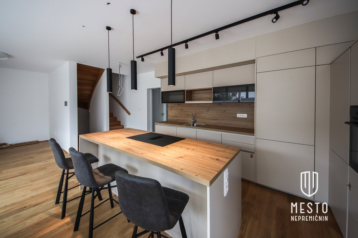Semi-detached / two-family house in Rožna Dolina – 6