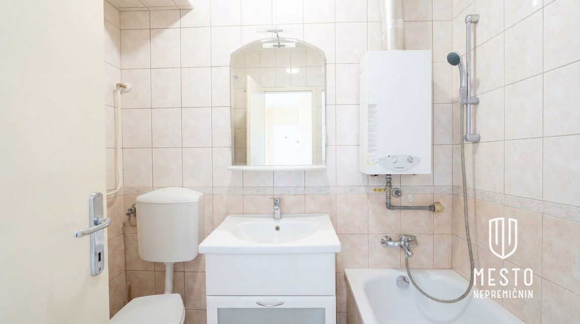 Three-and-a-half-room apartment in Šiška – 8