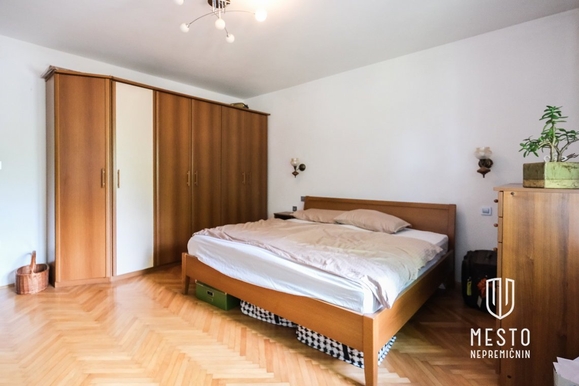 Detached house with great potential in Bežigrad – next to PST – 12