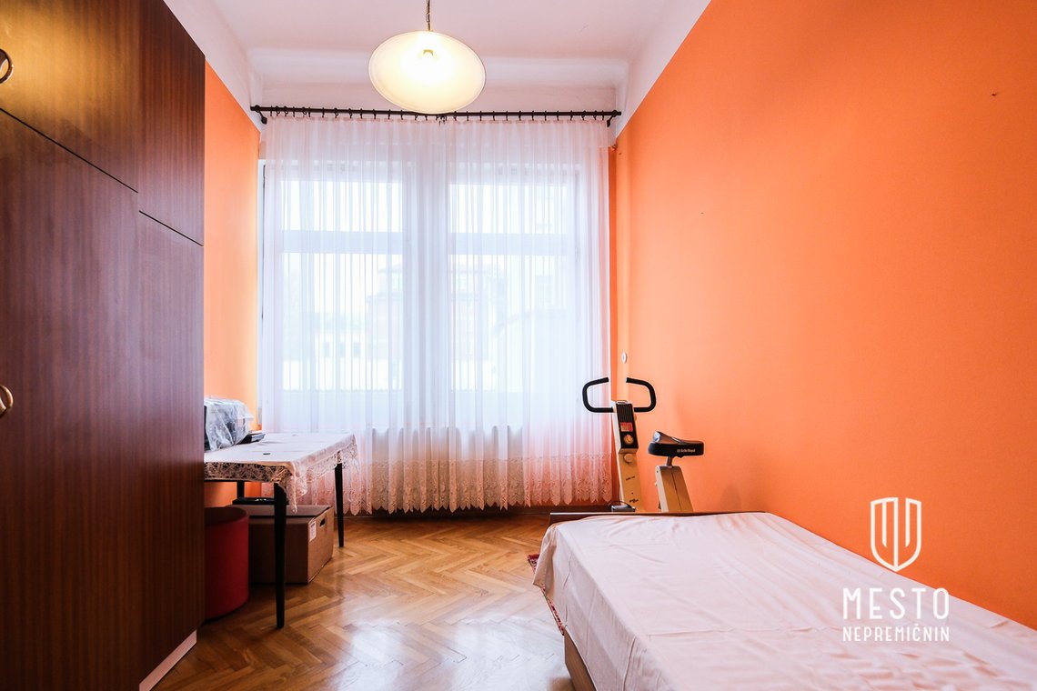 4.5-room apartment on Cankarjeva Street opposite the Ljubljana Opera – 5