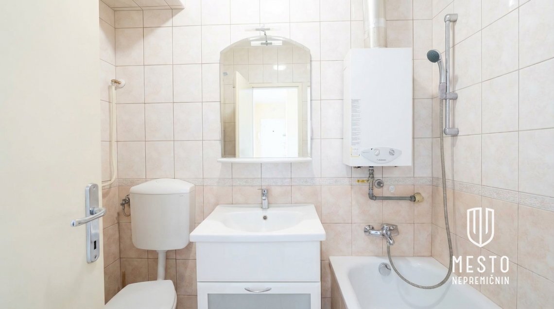Three-and-a-half-room apartment in Šiška – 8