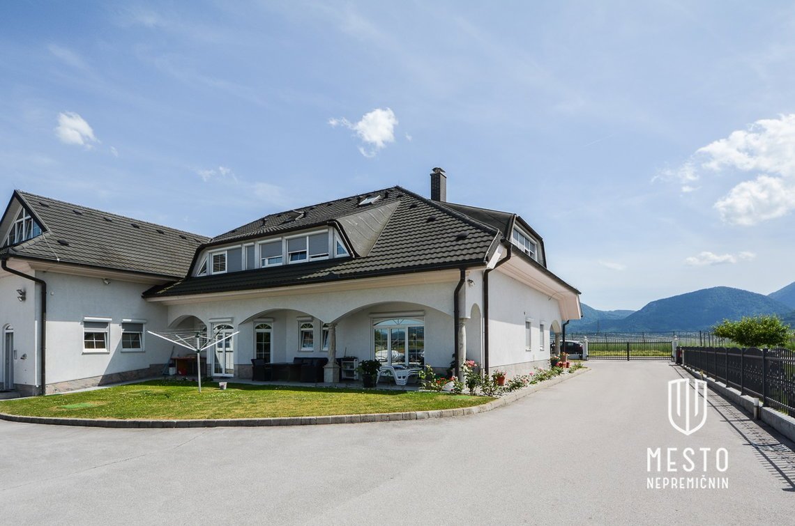 Commercial-residential house with 7 apartments in Žalec – 2