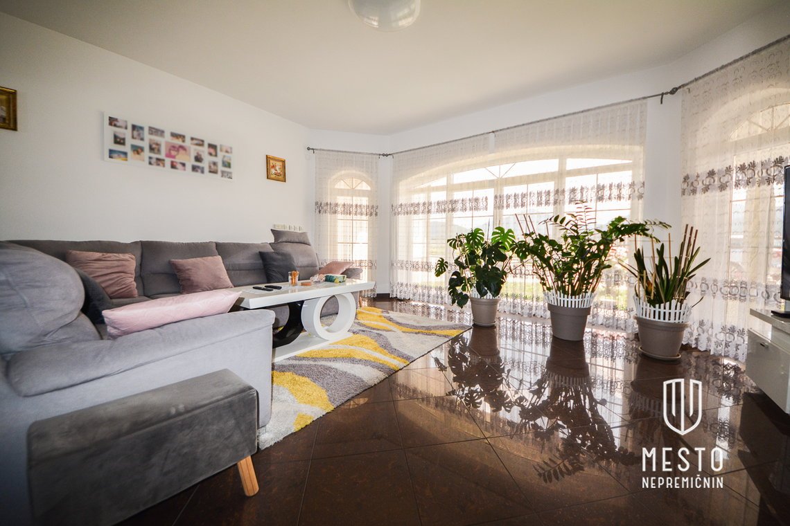 Commercial-residential house with 7 apartments in Žalec – 4