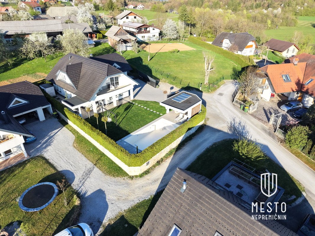 Modern single-family house with a pool in Mekinje above Stična – 6