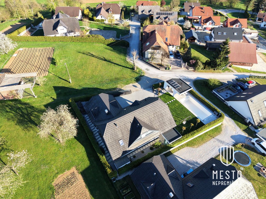 Modern single-family house with a pool in Mekinje above Stična – 7
