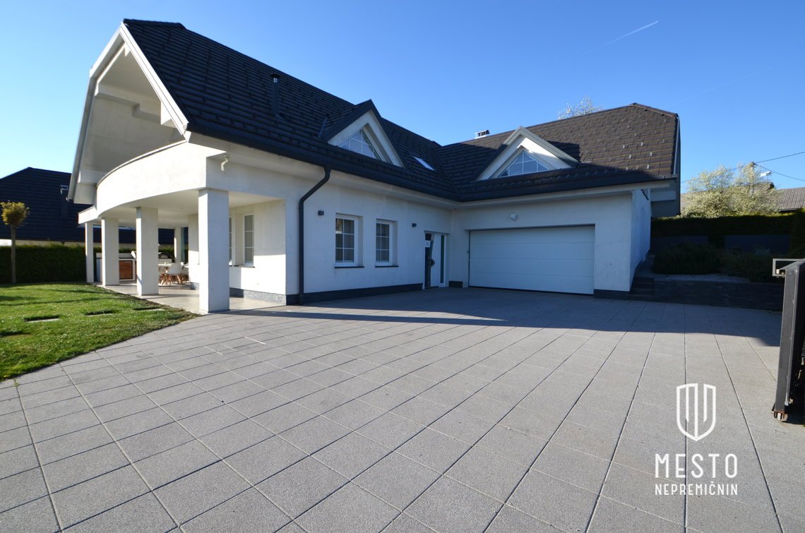Modern single-family house with a pool in Mekinje above Stična – 9