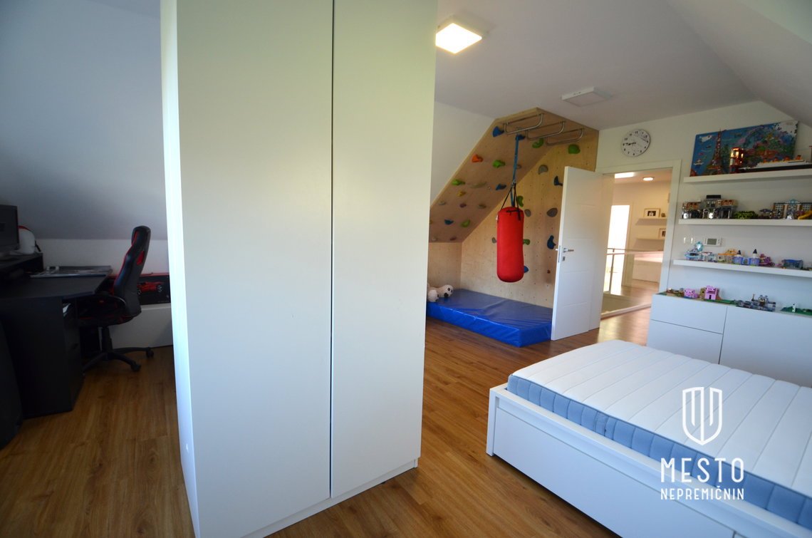 Modern single-family house with a pool in Mekinje above Stična – 44