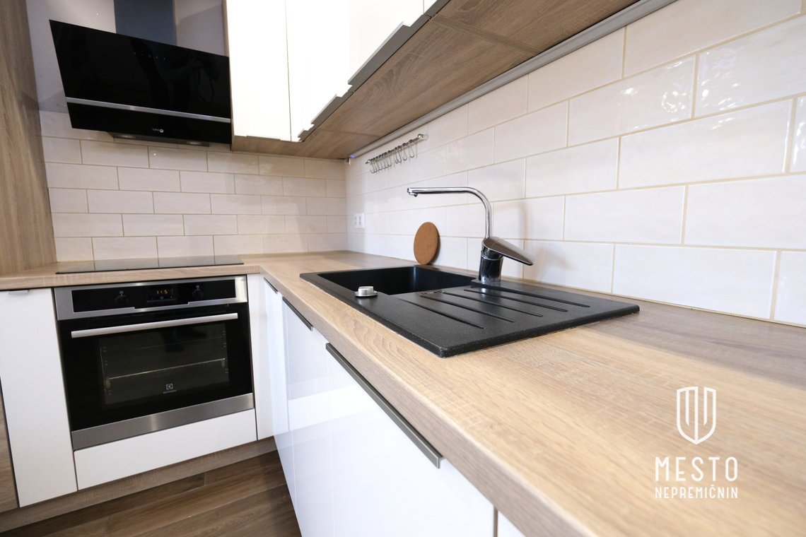 One-and-a-half-room apartment in Zgornja Šiška, Andreaševa Street - available immediately – 4