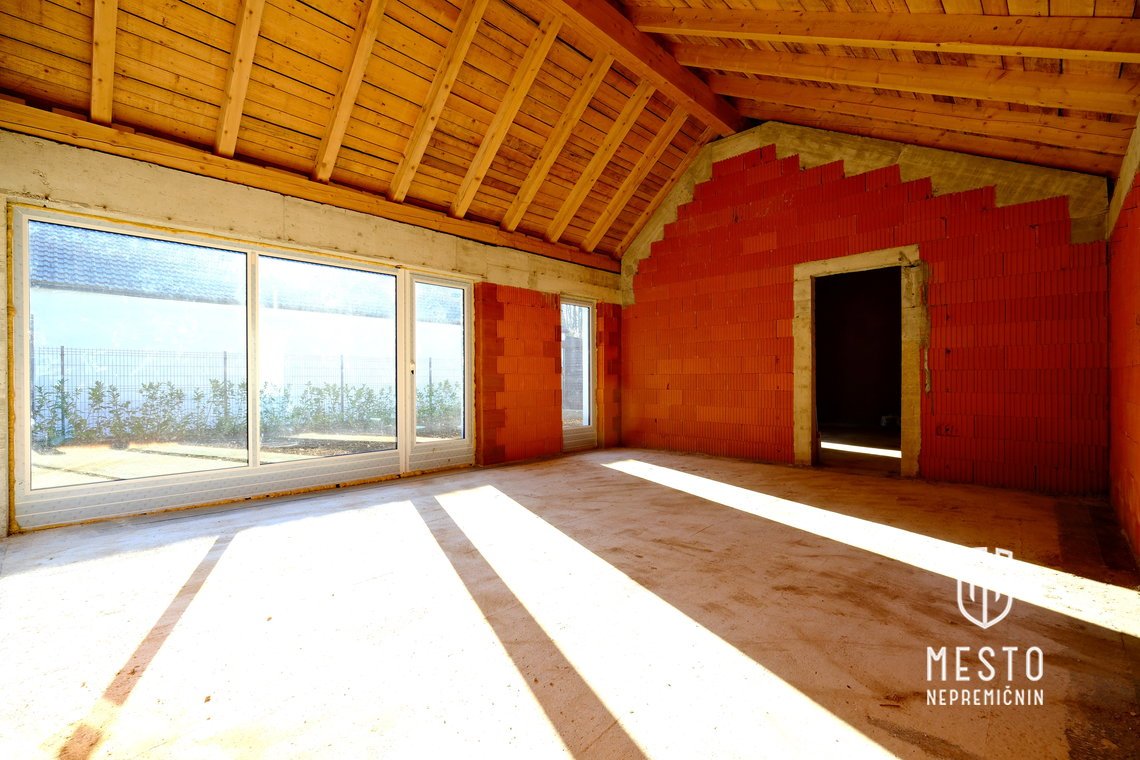 Courtyard house in the Cereja neighborhood – 10