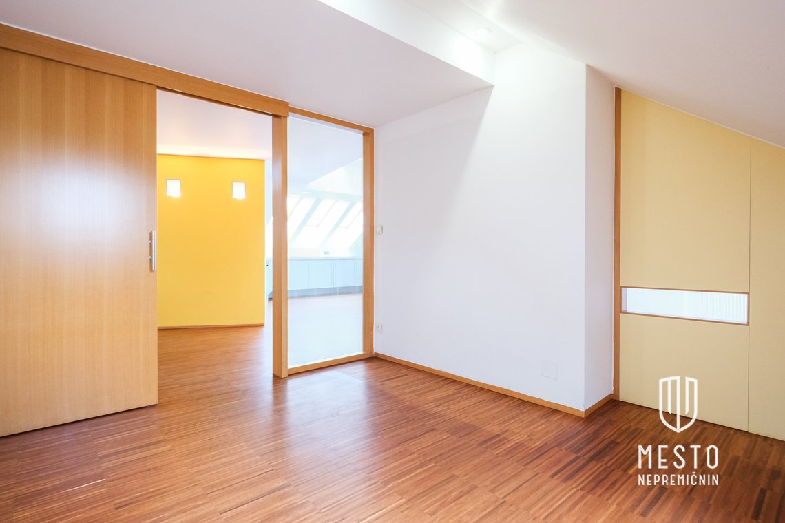 Three-bedroom attic apartment with gallery and terrace in Zalog – 8