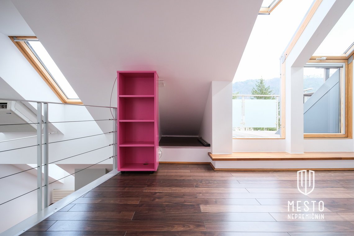 Three-bedroom attic apartment with gallery and terrace in Zalog – 14