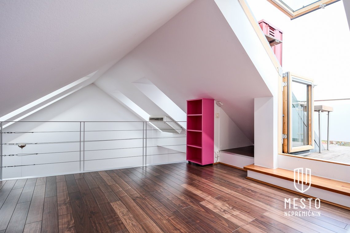Three-bedroom attic apartment with gallery and terrace in Zalog – 15