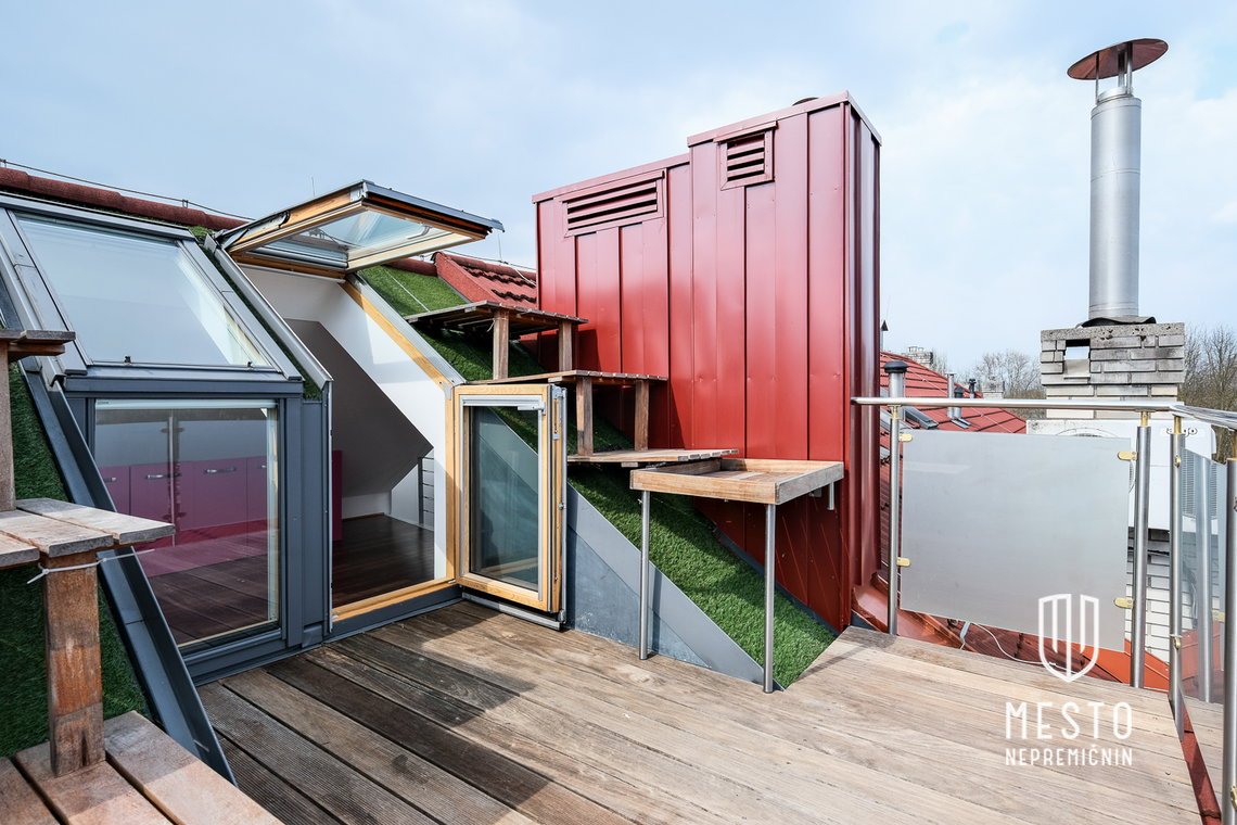 Three-bedroom attic apartment with gallery and terrace in Zalog – 17