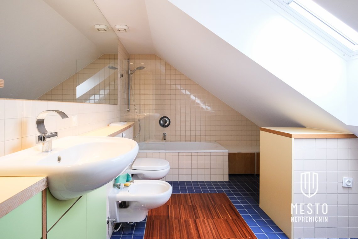 Three-bedroom attic apartment with gallery and terrace in Zalog – 18