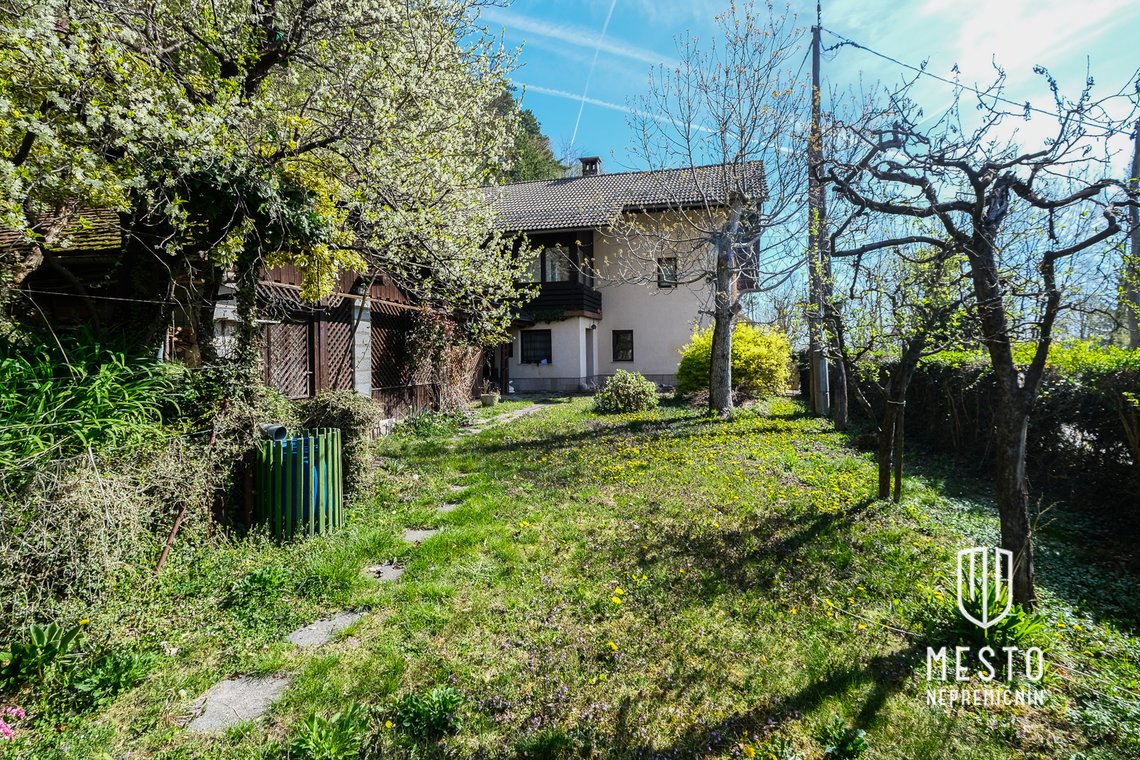 Detached house above Kranj – 2