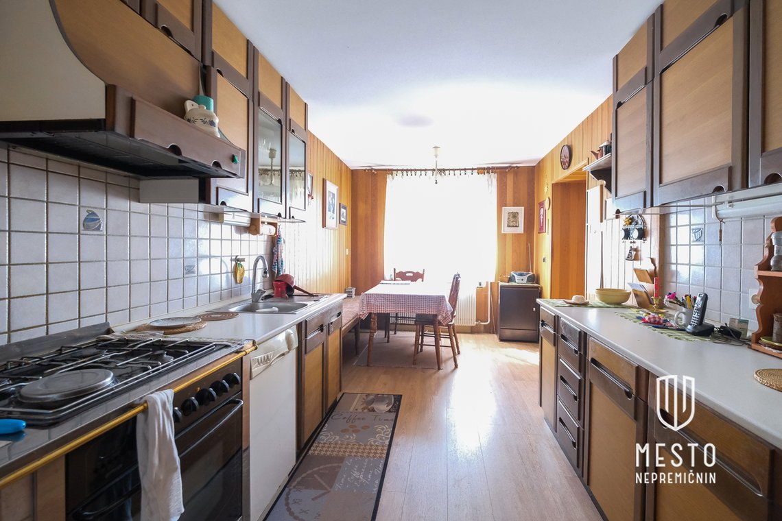 Detached house above Kranj – 9