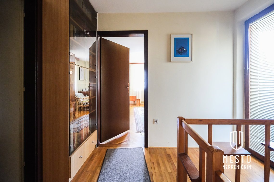 Detached house above Kranj – 11