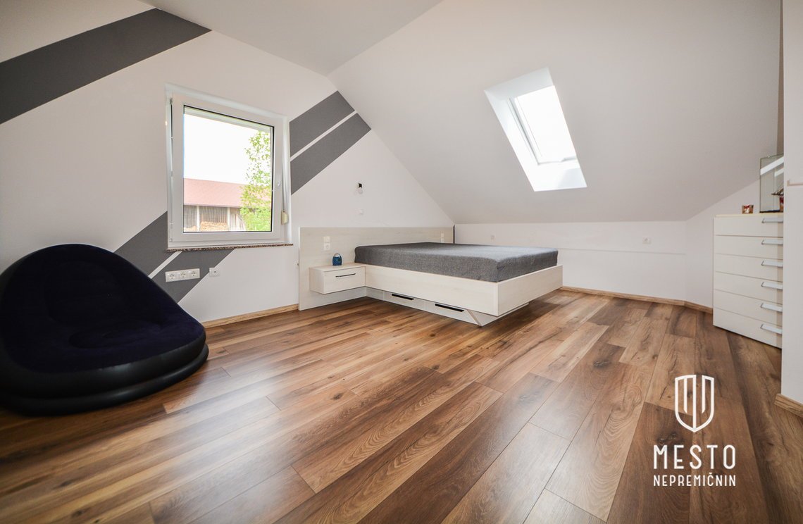 Spacious family semi-detached house in Begunje pri Cerknici – 20