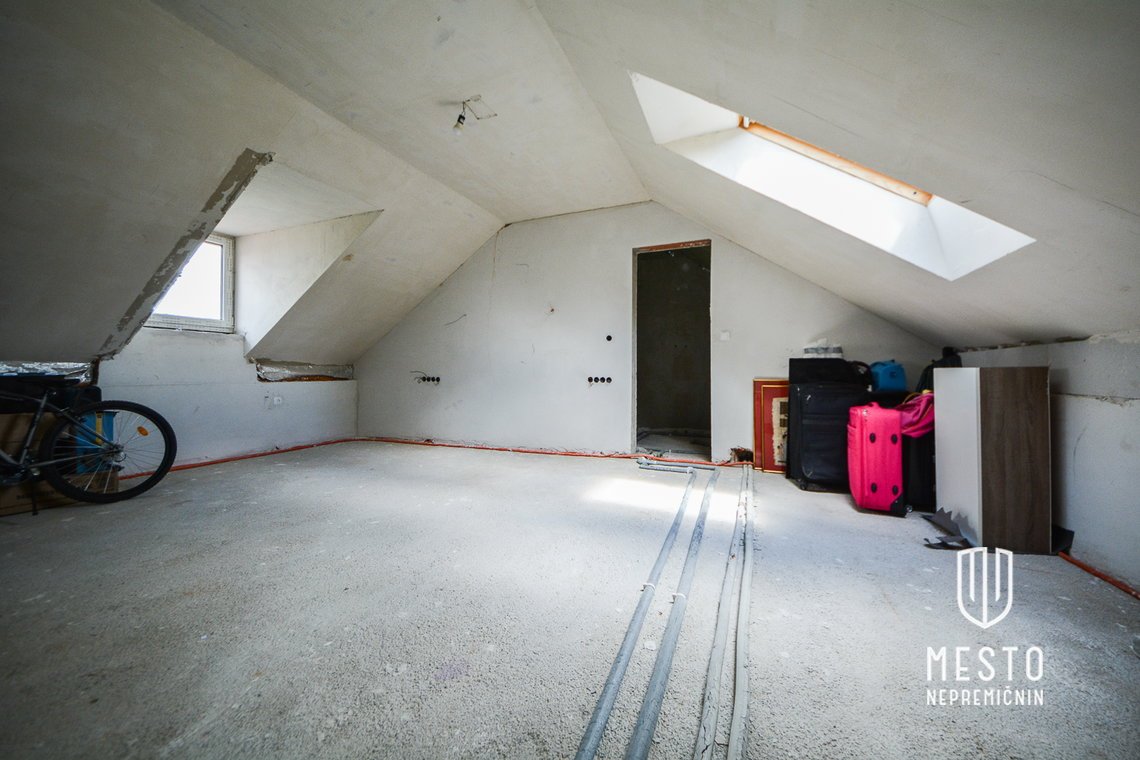Spacious family semi-detached house in Begunje pri Cerknici – 22