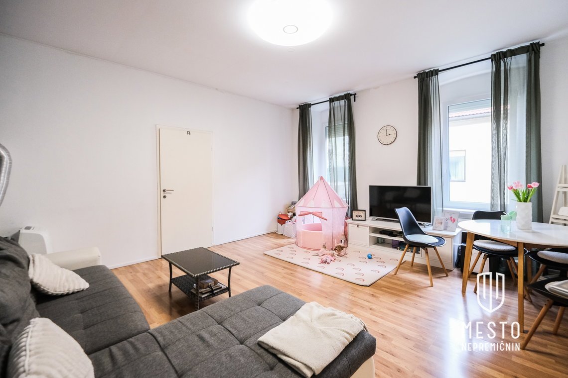 Three-bedroom apartment in the center – 2