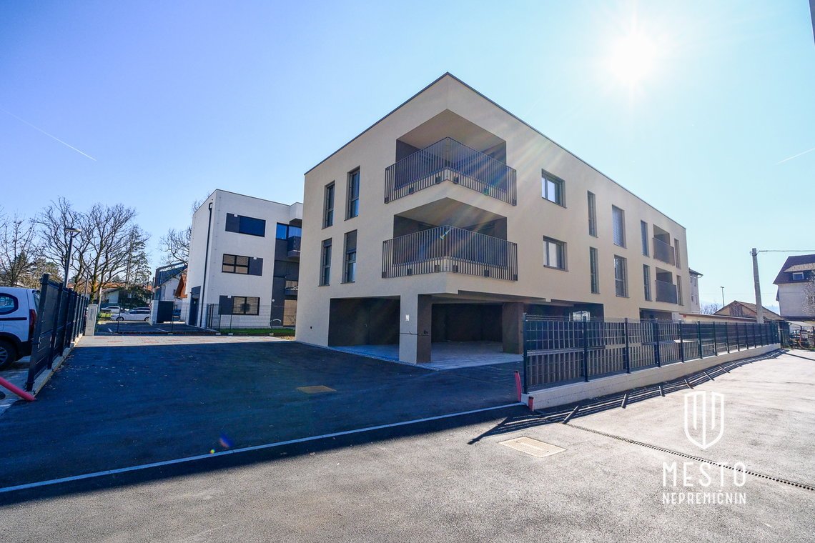 Three-room apartment in Vila Block Slape 2 – 15