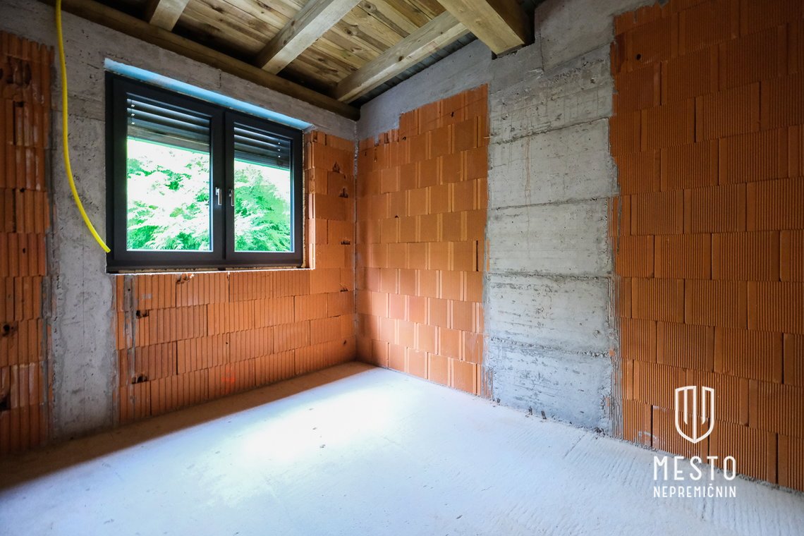 Enota dvojčka v Tacnu pod Šmarno goro – 12