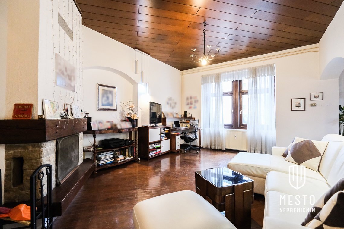Historic apartment in the city center – 2
