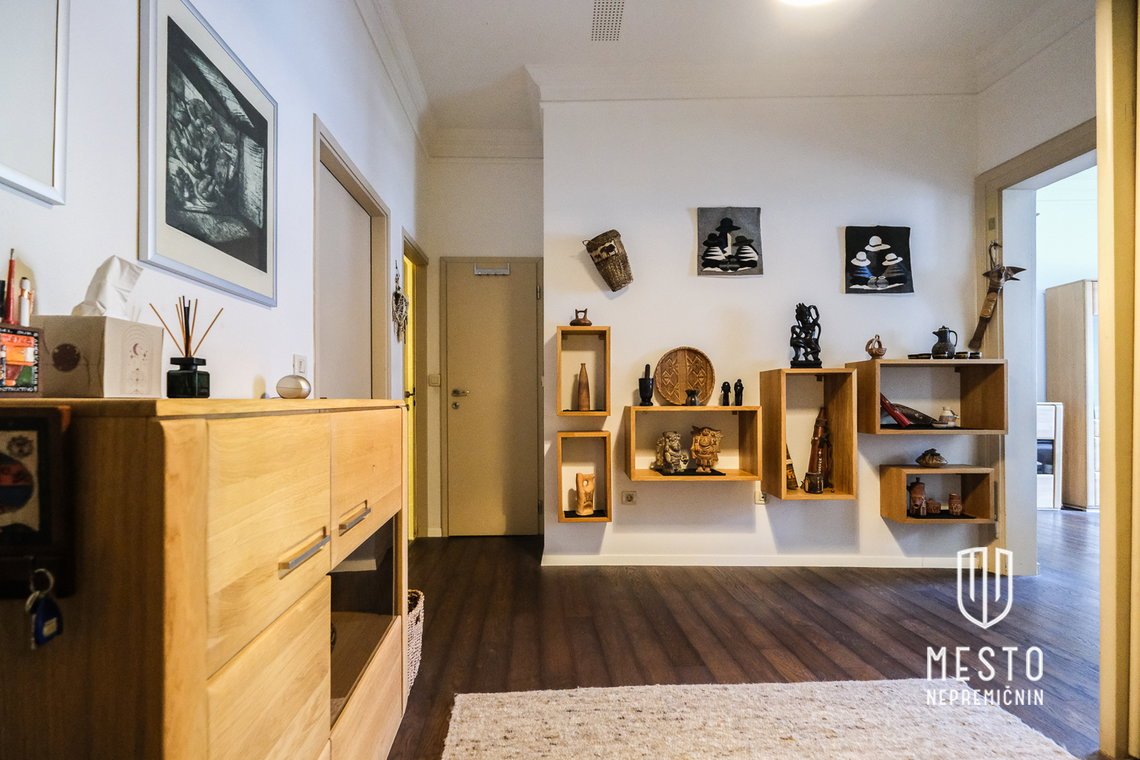 Four-room apartment in the center of Ljubljana, view of the Ljubljanica – 7