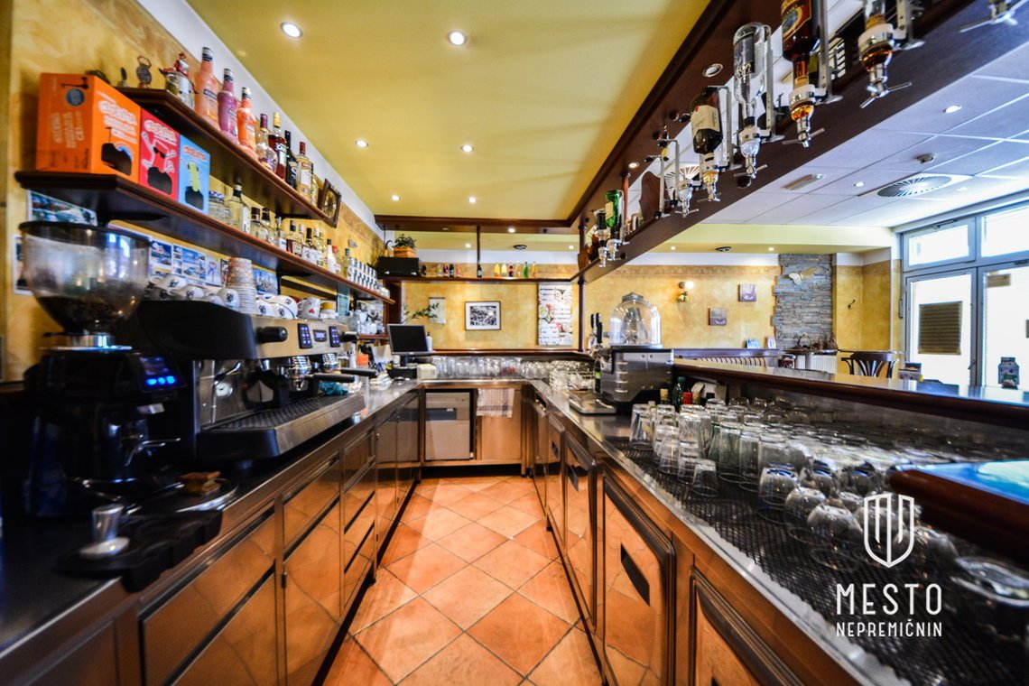 Ground-floor restaurant in a mixed-use building – 5