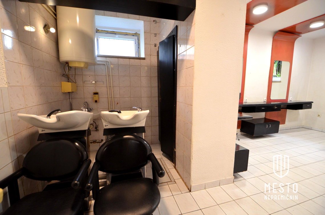 Excellent opportunity to remodel to your own preferences – 8