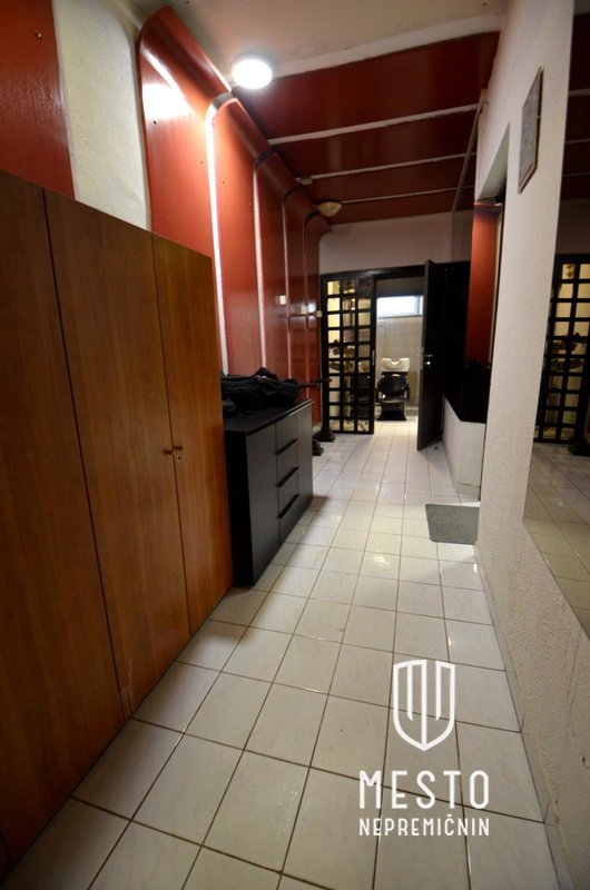 Excellent opportunity to remodel to your own preferences – 10