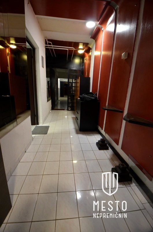 Excellent opportunity to remodel to your own preferences – 11