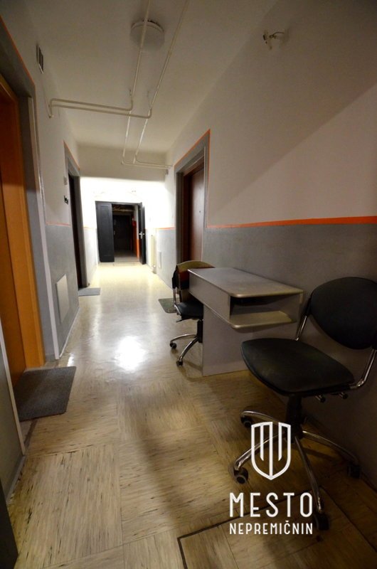 Excellent opportunity to remodel to your own preferences – 12
