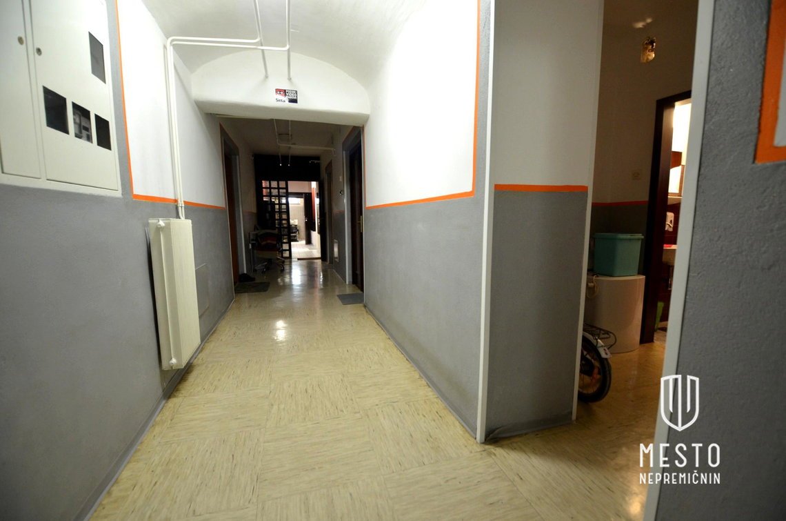 Excellent opportunity to remodel to your own preferences – 13