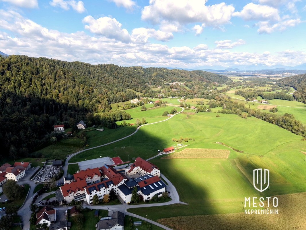 Namršelj Manor and a standalone house with large land in Želimlje near Škofljica (K+P+1+M, house built in 2010, manor built in 1720, total land area 62,981 m²) – 20