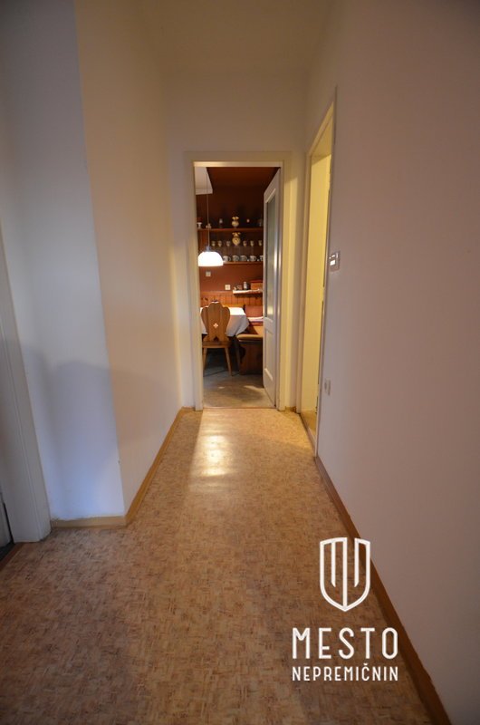Two-and-a-half-room apartment with garage, near all infrastructure (2nd/3rd floor, built in 1949) – 3