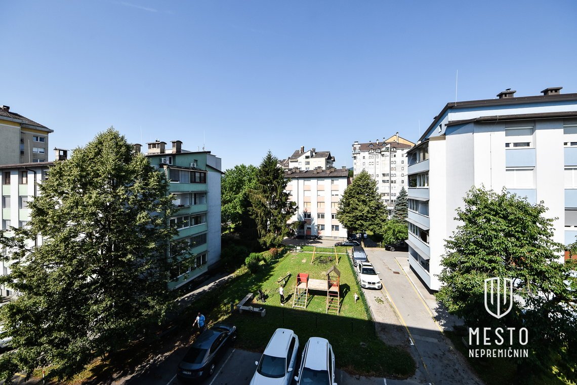 Dvosobno stanovanje z zastekljenim balkonom v Škofji Loki – 7